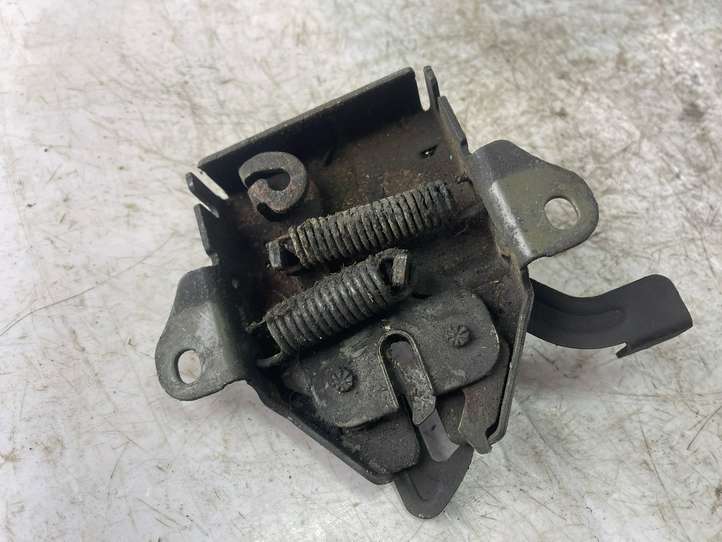 Kia Carens (2002 - 2006)   Замок капота
