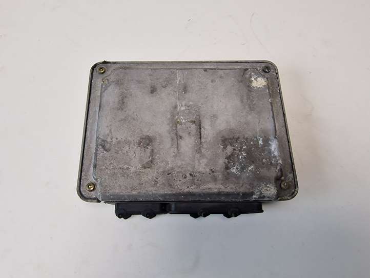 Volkswagen Golf IV (1998 - 2005)  038906018AE Блок управления двигателя