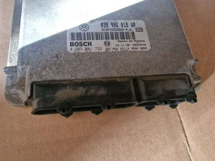 Volkswagen Golf IV (1998 - 2005)  038906018AP Блок управления двигателя