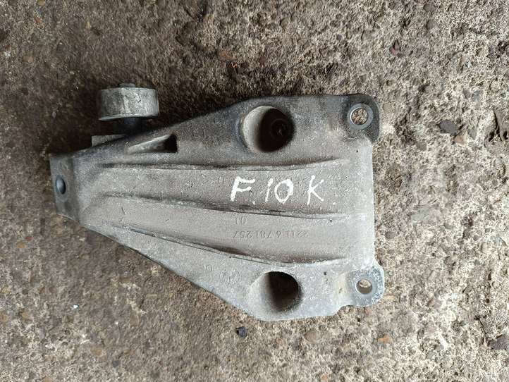 BMW 5 F10 F11 (2009 - 2016)  6781257 Кронштейн