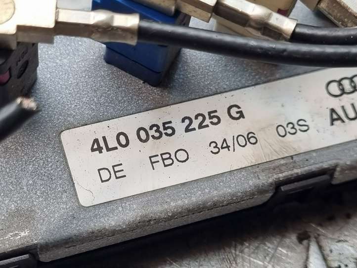 Audi Q7 (2005 - 2009)  4L0035225G Усилитель антенны