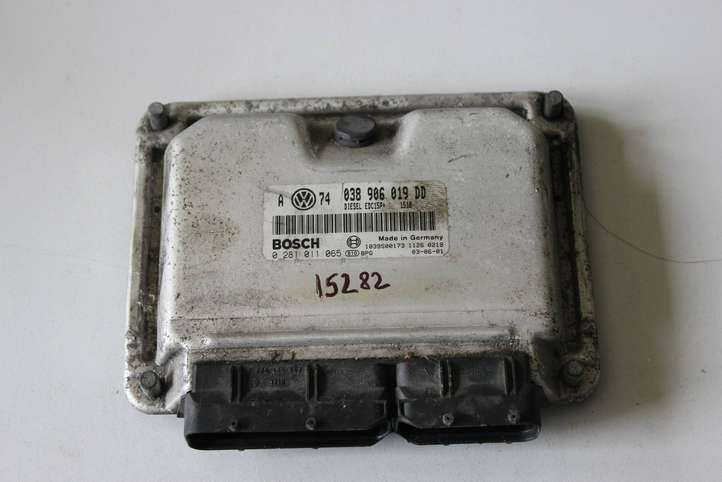 Volkswagen Golf IV (1998 - 2005)  038906019DD Блок управления двигателя