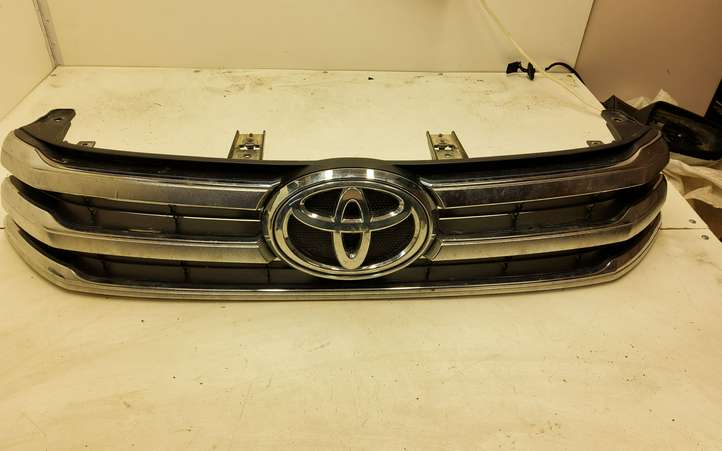 Toyota Hilux (2015 - 2017)  531110K720 Верхняя решётка