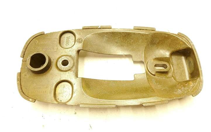 Opel Vivaro (2001 - 2006)  820000625 Кронштейн