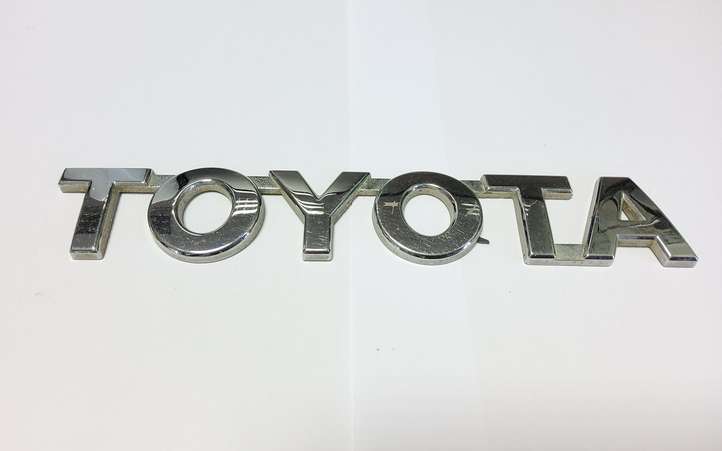 Toyota Hilux (2011 - 2015)  754690K020 Другие значки/ записи