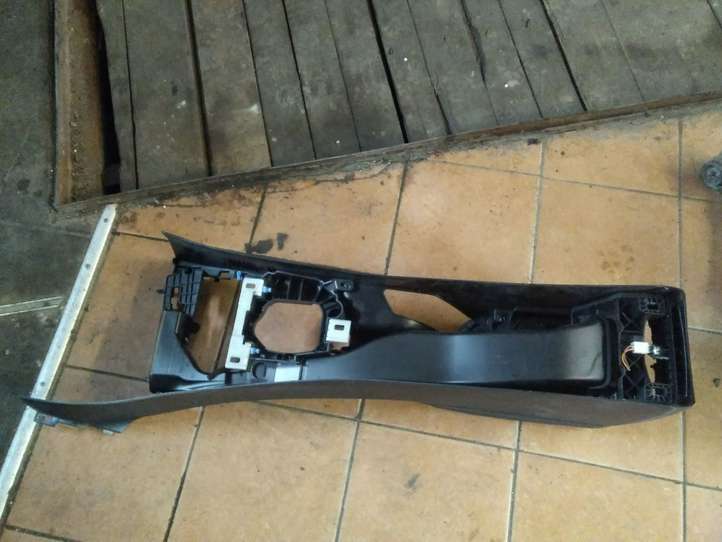 BMW 1 F20 F21 (2011 - 2019)  9230143 Подлокотник