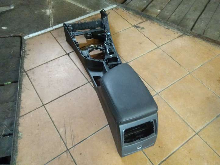 BMW 1 F20 F21 (2011 - 2019)  9230143 Подлокотник