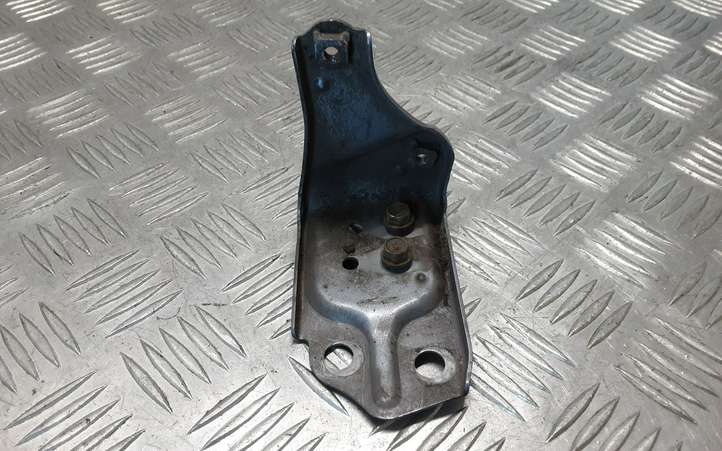 Toyota Verso (2009 - 2012)   Держатель крыла