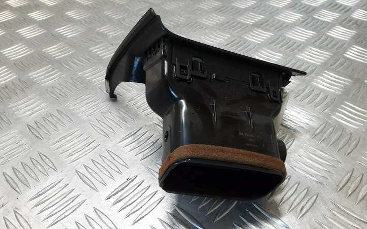 Toyota Verso (2009 - 2012)  556800F040 Центральный дефлектор