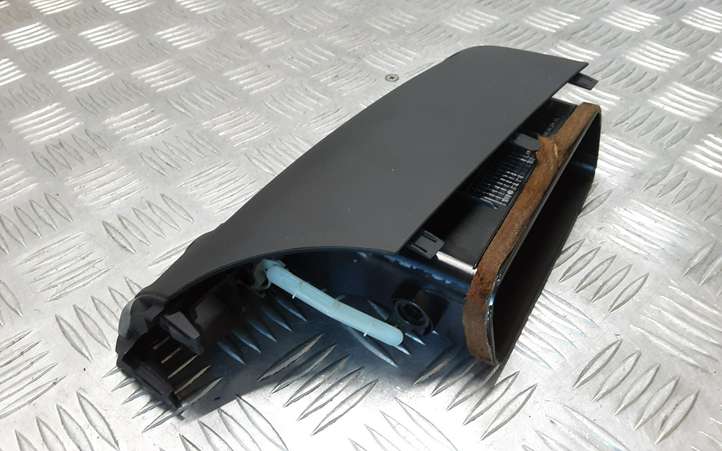 Toyota Verso (2009 - 2012)  556700F040 Центральный дефлектор