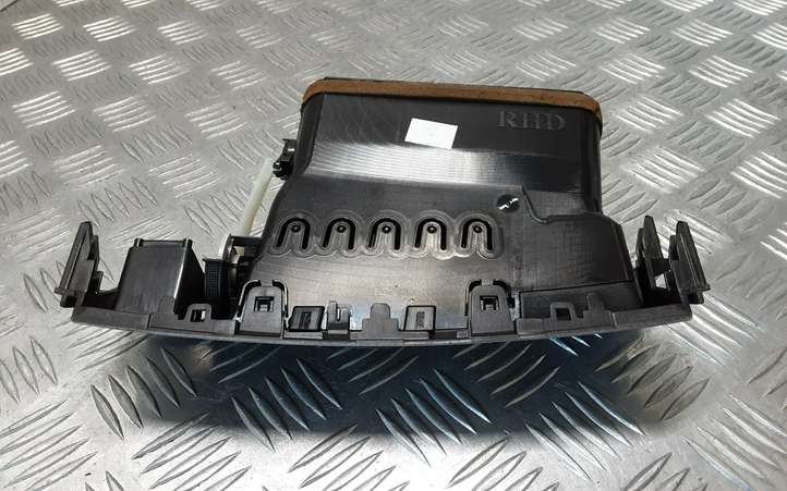 Toyota Verso (2009 - 2012)  556700F040 Центральный дефлектор