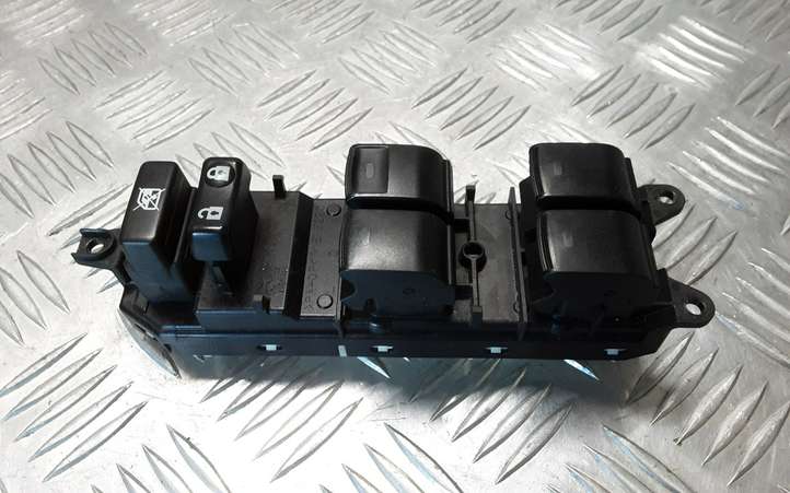 Toyota Verso (2009 - 2012)  8404002110 Кнопка стеклоподъемников