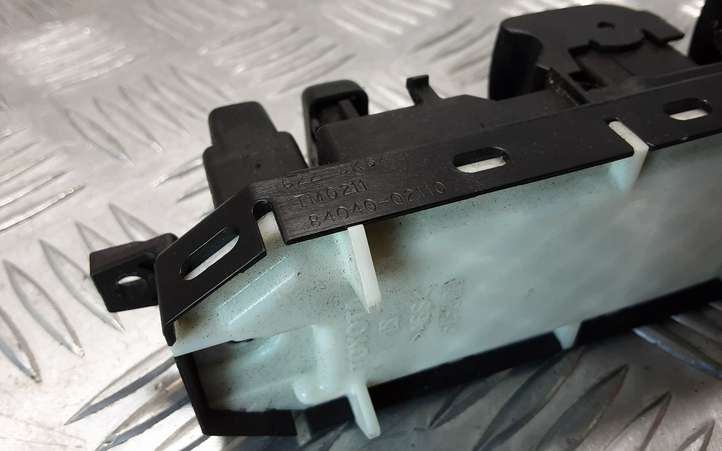 Toyota Verso (2009 - 2012)  8404002110 Кнопка стеклоподъемников