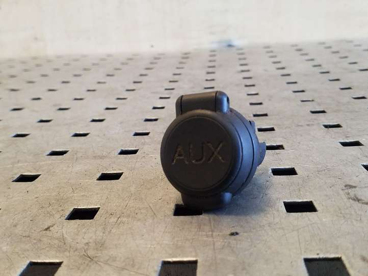 Citroen C4 Picasso (2006 - 2013)  96647952XT Разъем AUX