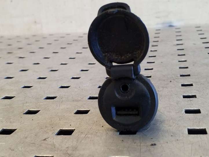 Citroen C4 Picasso (2006 - 2013)  96647952XT Разъем AUX