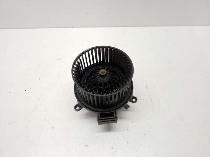 Chrysler Town and Country (2010 - 2016)  AY2727000283 Вентилятор печки