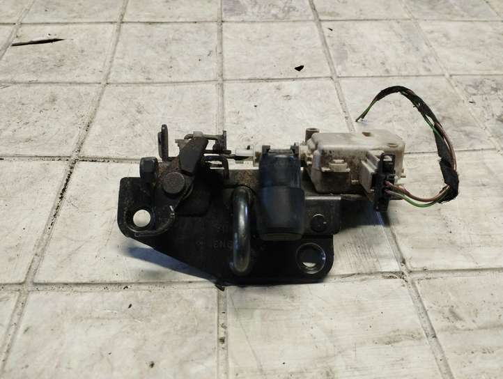 Skoda Fabia Mk1 (6Y) (1999 - 2007)  6Y0827511A Замок задней крышки