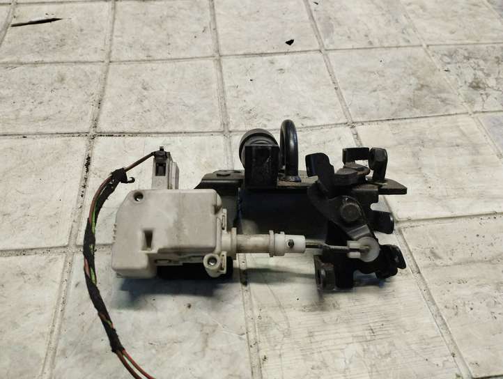 Skoda Fabia Mk1 (6Y) (1999 - 2007)  6Y0827511A Замок задней крышки
