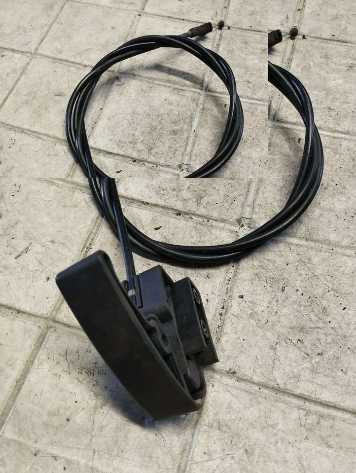 Skoda Octavia Mk1 (1U) (1996 - 2004)  1H1823533 Ручка капота