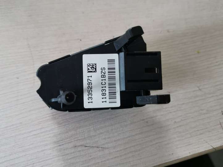 Opel Insignia A (2008 - 2017)  13352971 Кнопки рулевого колеса