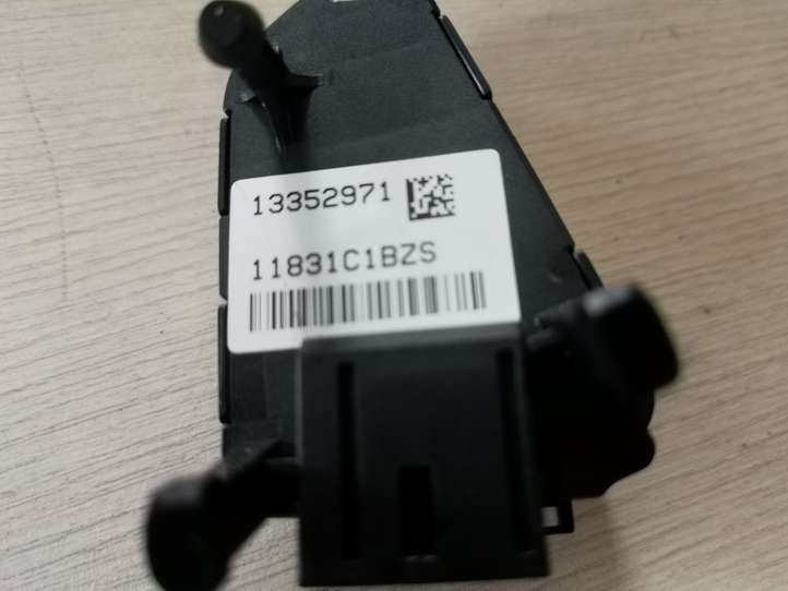 Opel Insignia A (2008 - 2017)  13352971 Кнопки рулевого колеса