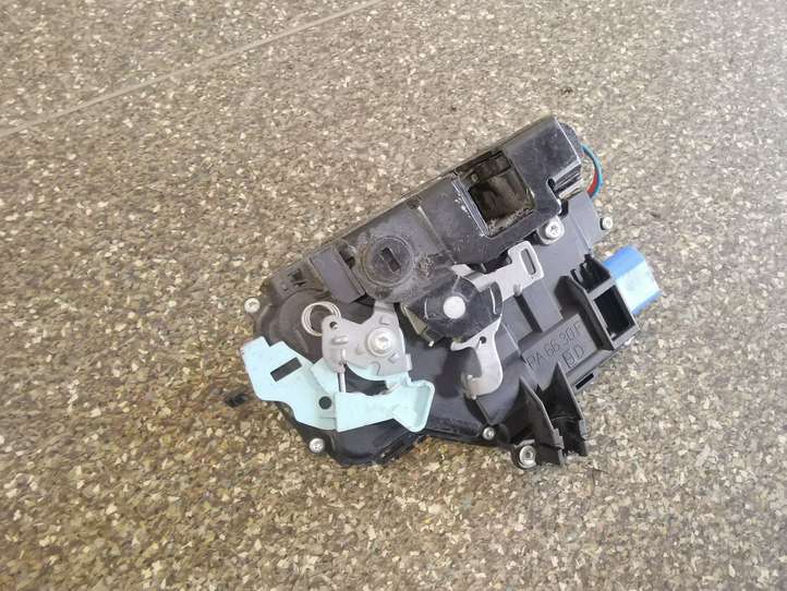 Volkswagen Touran II (2010 - 2016)  7L0839016H Замок задней двери