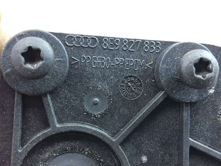Audi A6 (2001 - 2004)  8E9827833 Привод замка задней двери