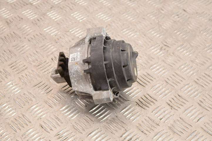 BMW 5 G30 G31 (2016 - )  6860492-04 Подушка двигателя