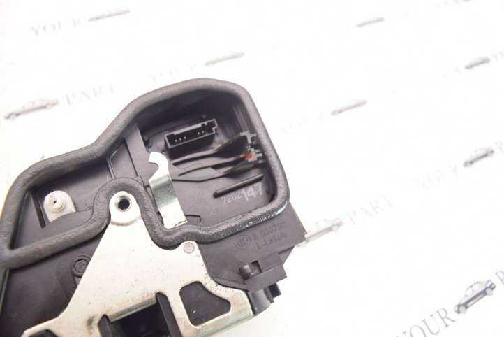 BMW 5 E60 E61 (2004 - 2010)  7202147 Замок задней двери