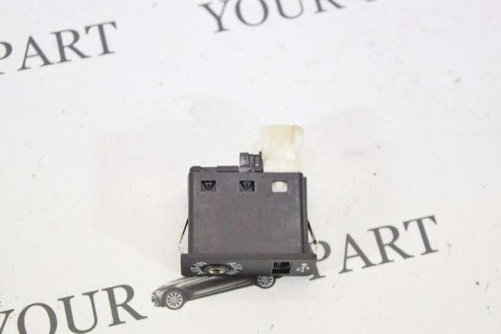BMW 3 E90 E91 (2005 - 2012)  9237653 Разъем AUX