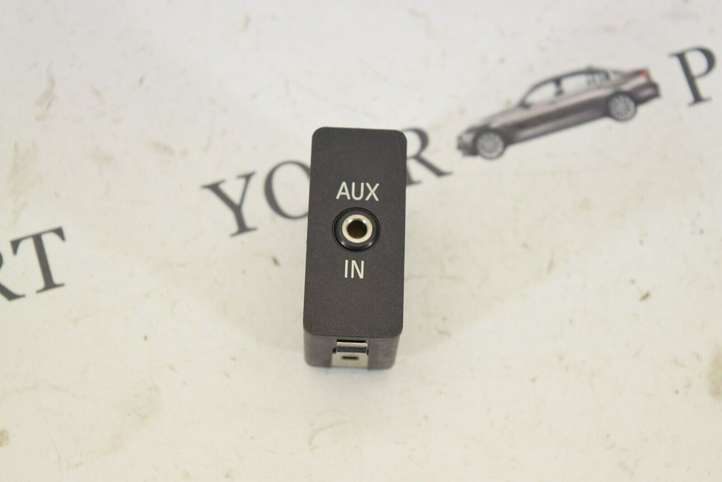 BMW 3 E90 E91 (2005 - 2012)  6930561 Разъем AUX