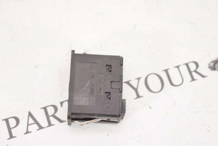 BMW 3 E90 E91 (2005 - 2012)  6930561 Разъем AUX