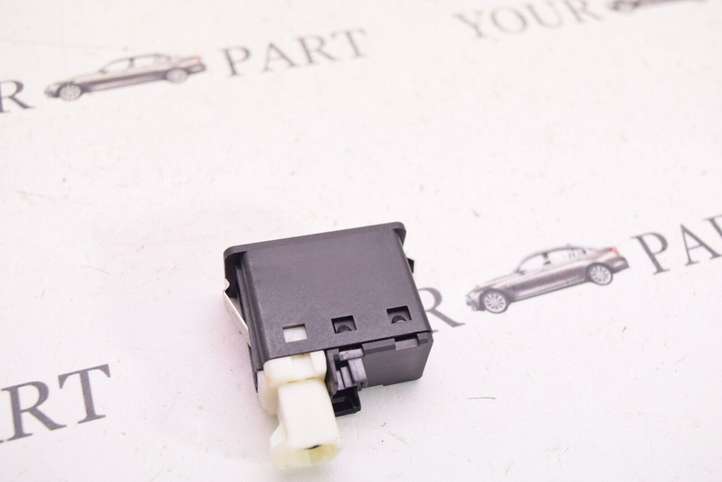 BMW 3 E90 E91 (2005 - 2012)  9237653 Разъем AUX