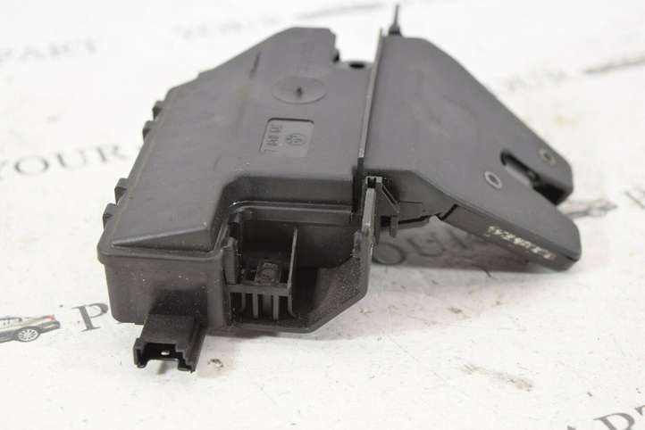 BMW 3 E90 E91 (2005 - 2012)  7840617 Замок задней крышки
