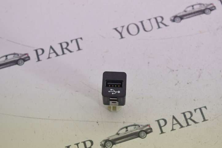 BMW 5 E60 E61 (2004 - 2010)  9237656 Разъем USB