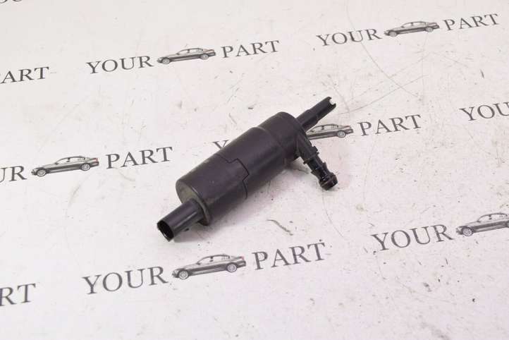 BMW 5 E60 E61 (2004 - 2010)  8377430 Насос оконной жидкости (стекол)