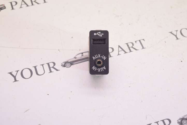 BMW 5 F10 F11 (2009 - 2016)  9237653 Разъем AUX