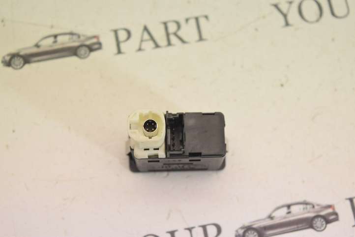 BMW 5 F10 F11 (2009 - 2016)  9237653 Разъем AUX