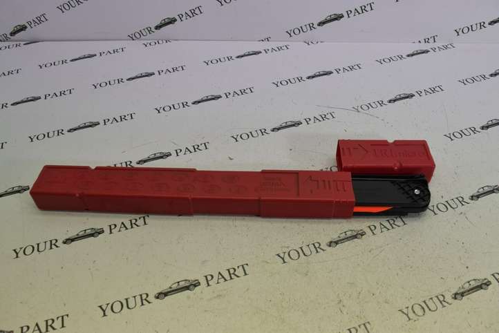 BMW 3 E90 E91 (2005 - 2012)  6770487 Аварийный знак