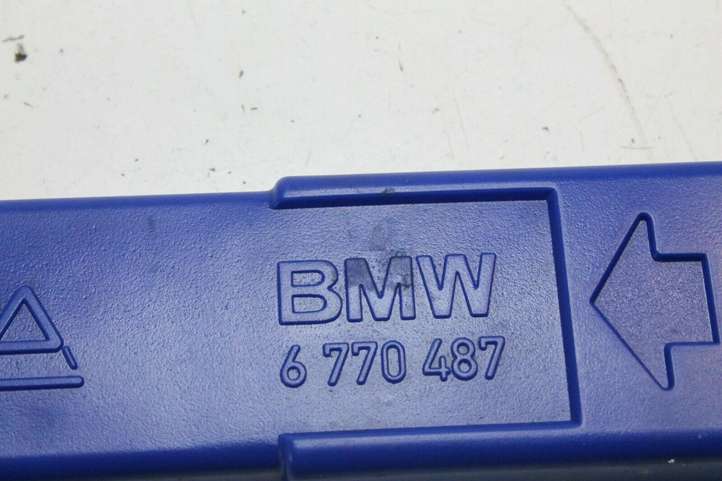 BMW 3 E90 E91 (2005 - 2012)  6770487 Аварийный знак