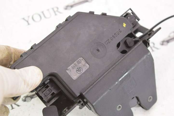 BMW 3 E90 E91 (2005 - 2012)  7840617 Замок задней крышки