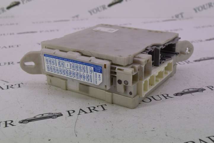 Lexus LS 460 (2006 - 2009)  8267050120A Блок предохранителей