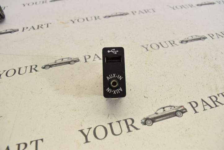 BMW 3 E90 E91 (2005 - 2012)  9237653 Разъем AUX
