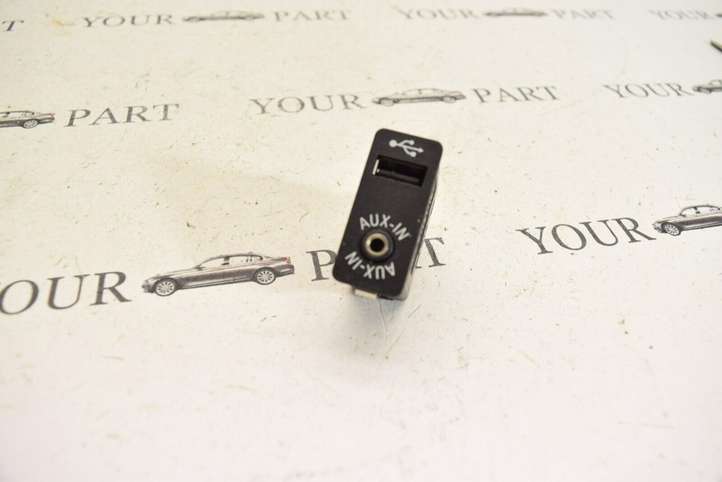 BMW 3 E90 E91 (2005 - 2012)  9237653 Разъем AUX