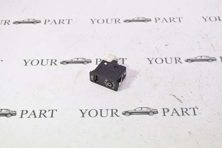 BMW 3 E90 E91 (2005 - 2012)  9237653 Разъем AUX