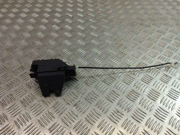 BMW 3 E90 E91 (2005 - 2012)  7840617 Замок задней крышки