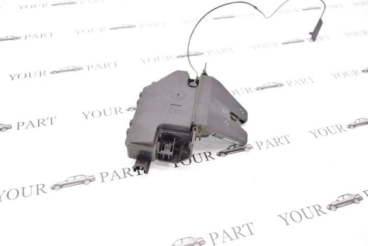 BMW 3 E90 E91 (2005 - 2012)  7840617 Замок задней крышки