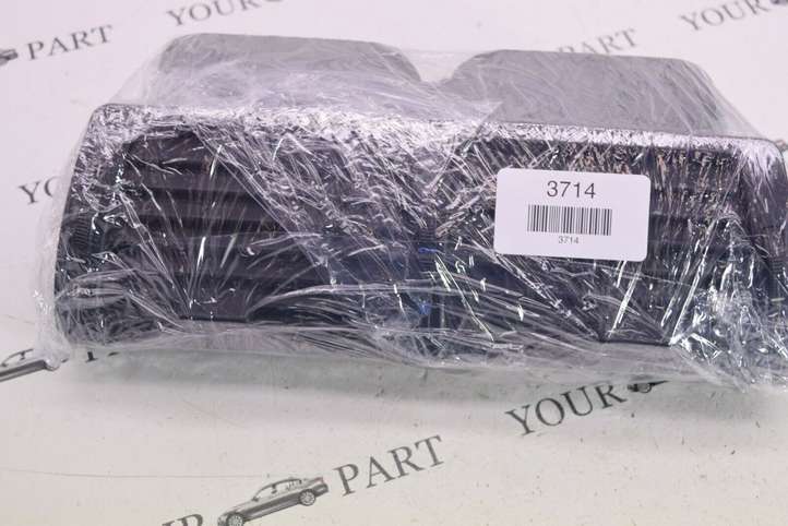 BMW X5 E53 (1999 - 2006)  8402221 Центральный дефлектор