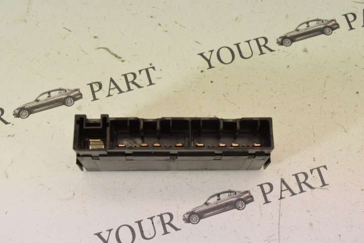 Lexus IS 220 (2005 - 2010)  8264130250 Другое реле
