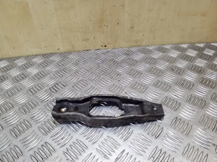 Volkswagen Golf IV (1998 - 2005)   Рычаг / вилка